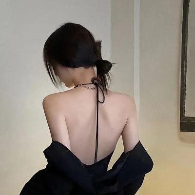 年轻女子